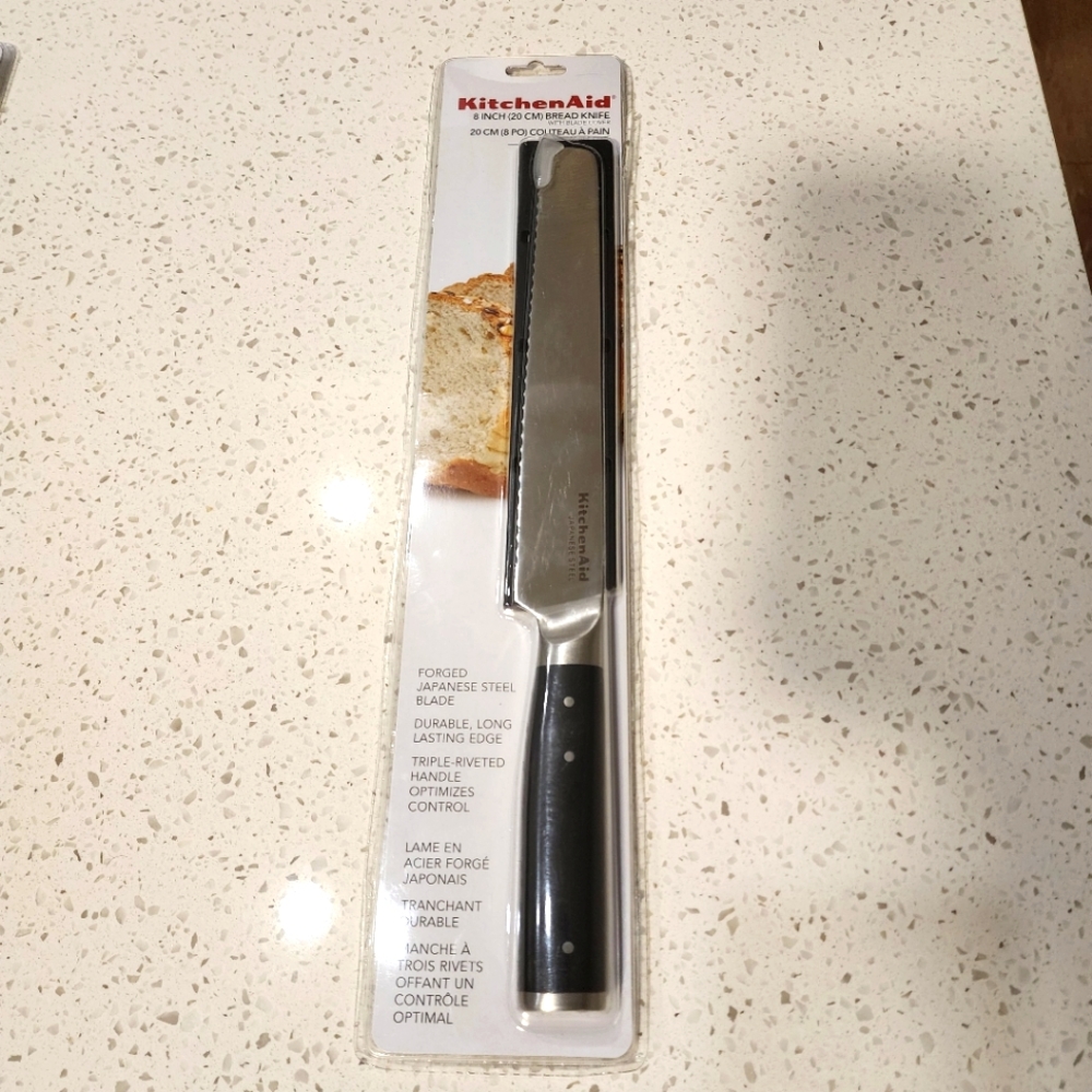 KitchenAid 8" ( 20 CM ) Bread Knife With Blade Cover